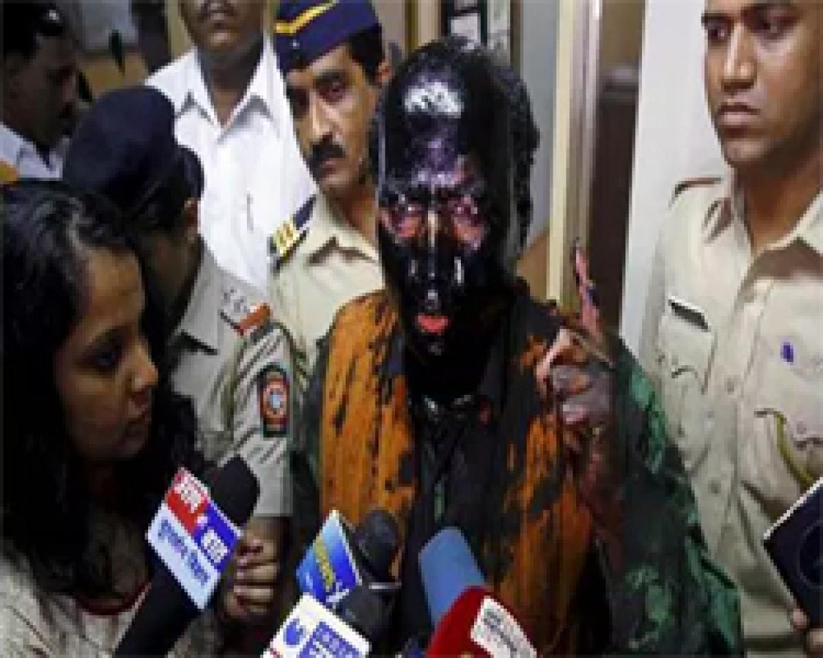 Kulkarni ink attack: Six accused Shiv Sena members released on bail